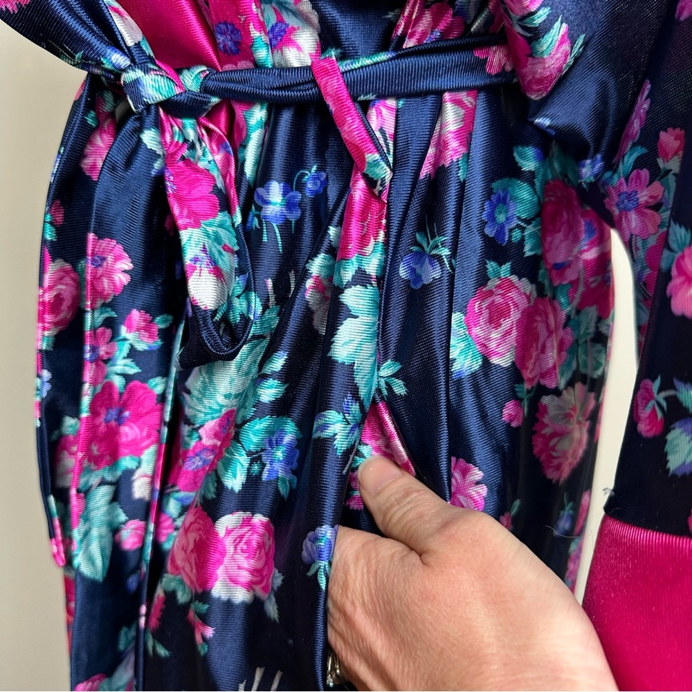Vintage Floral Robe - Picture 4 of 7